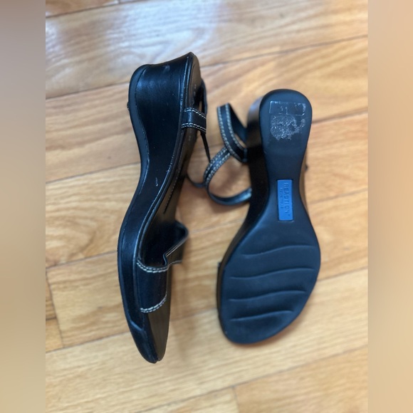 Kenneth Cole Reaction open toe wedges.  Size 8 1/2 - Picture 8 of 8